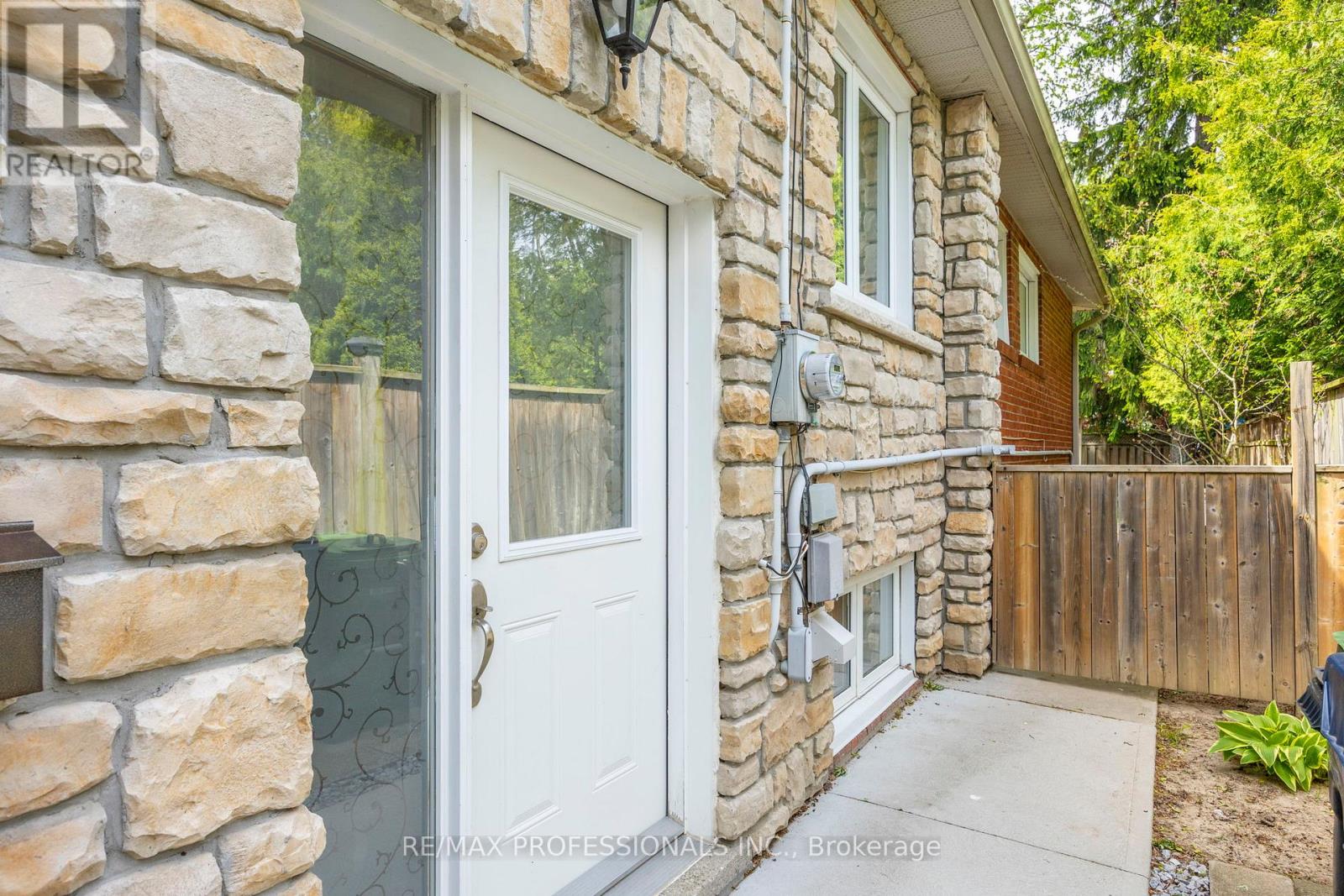 4 BEAVERBROOK AVENUE - 36