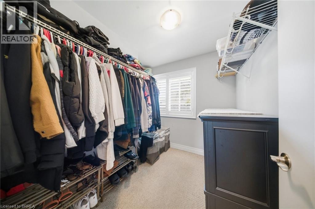 8 QUEENSWAY Drive - 23