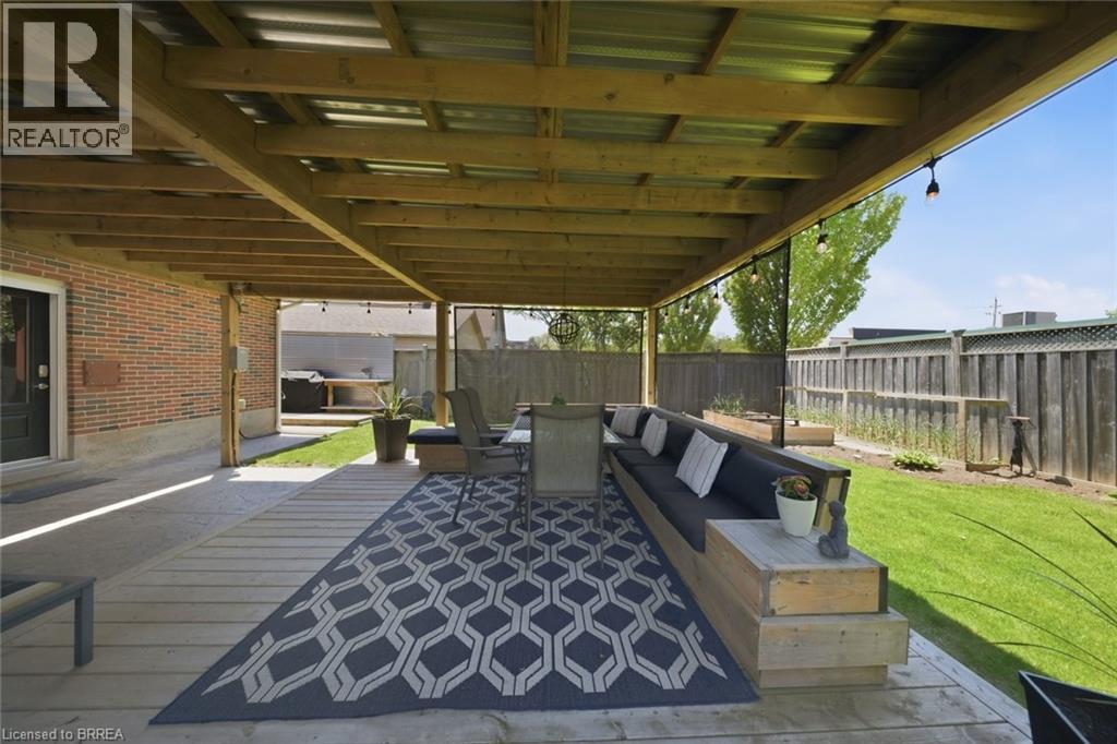 8 QUEENSWAY Drive - 36