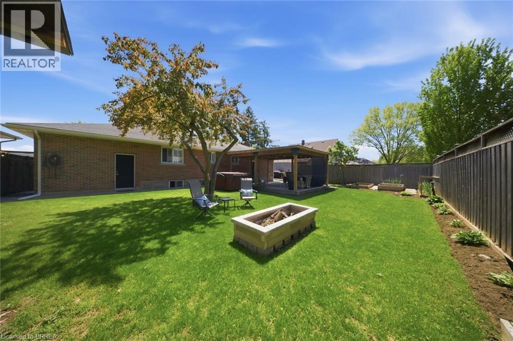 8 QUEENSWAY Drive - 42