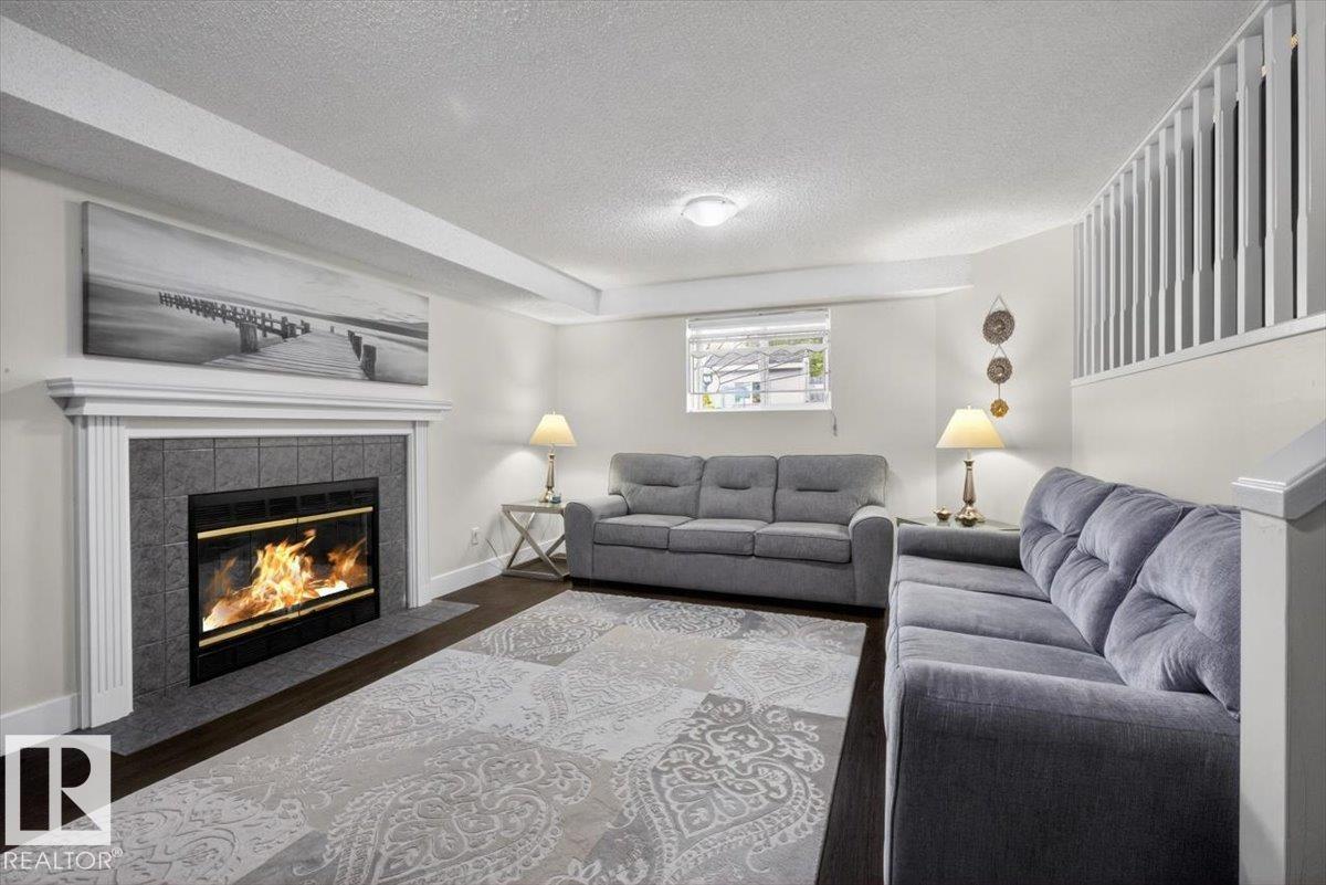 18520 77 AV NW - 40