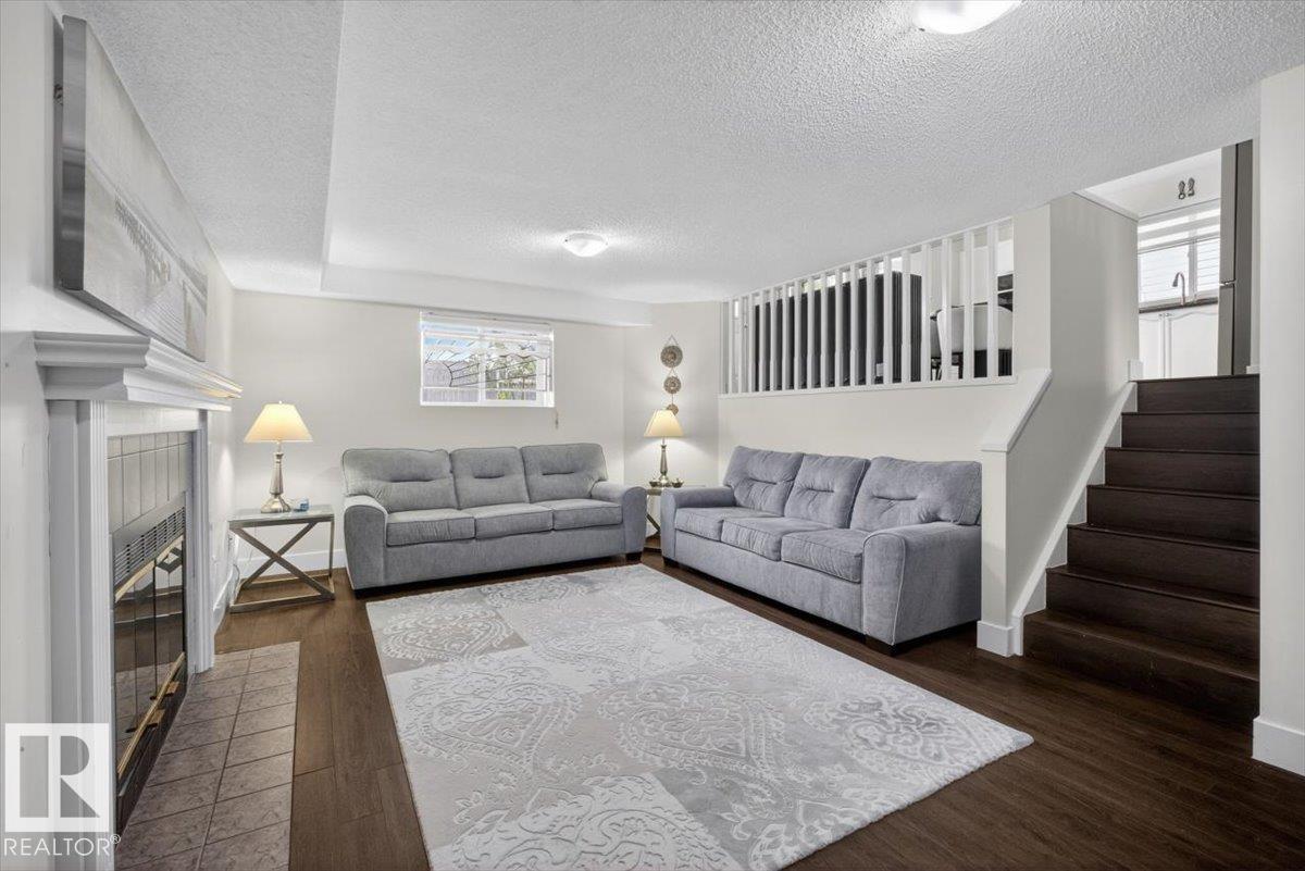 18520 77 AV NW - 37