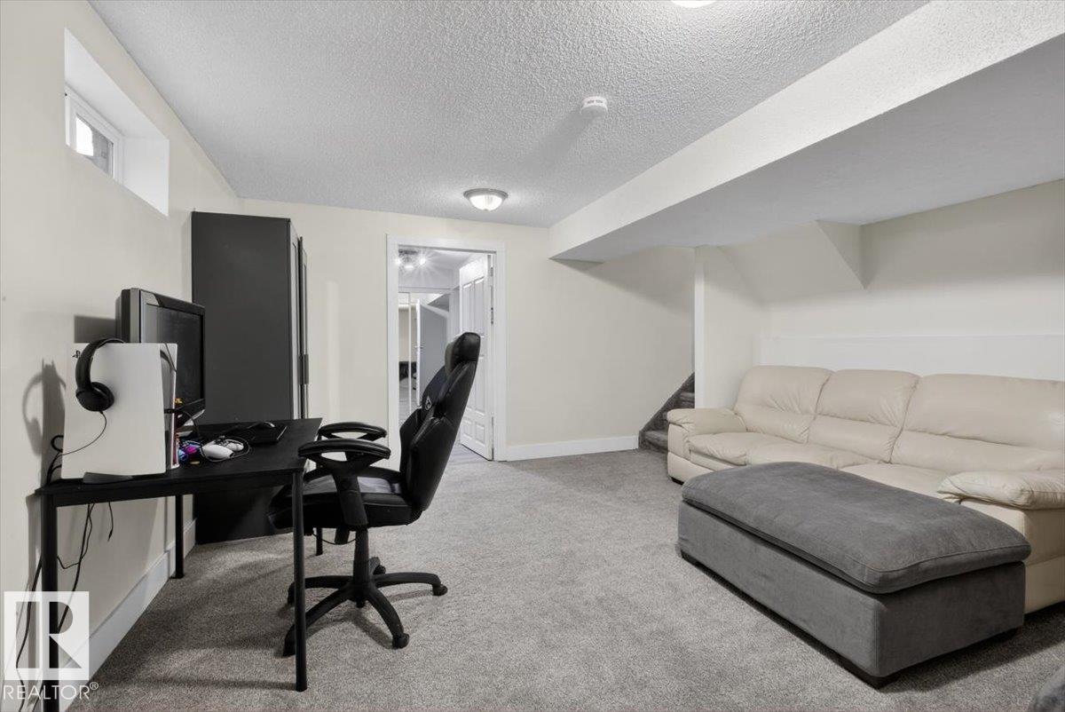 18520 77 AV NW - 47