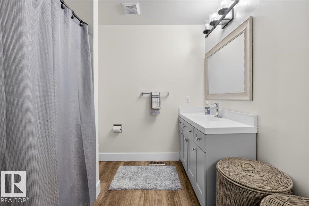 18520 77 AV NW - 32