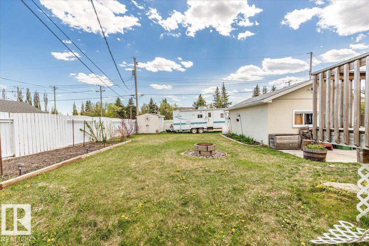 5409 55 AV — photo 36
