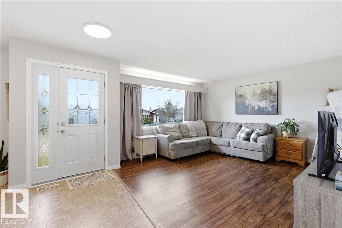 5409 55 AV — photo 12