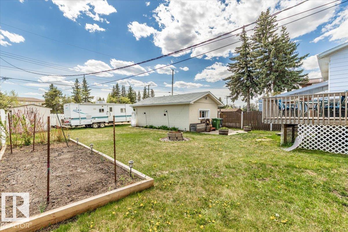 5409 55 AV — photo 37