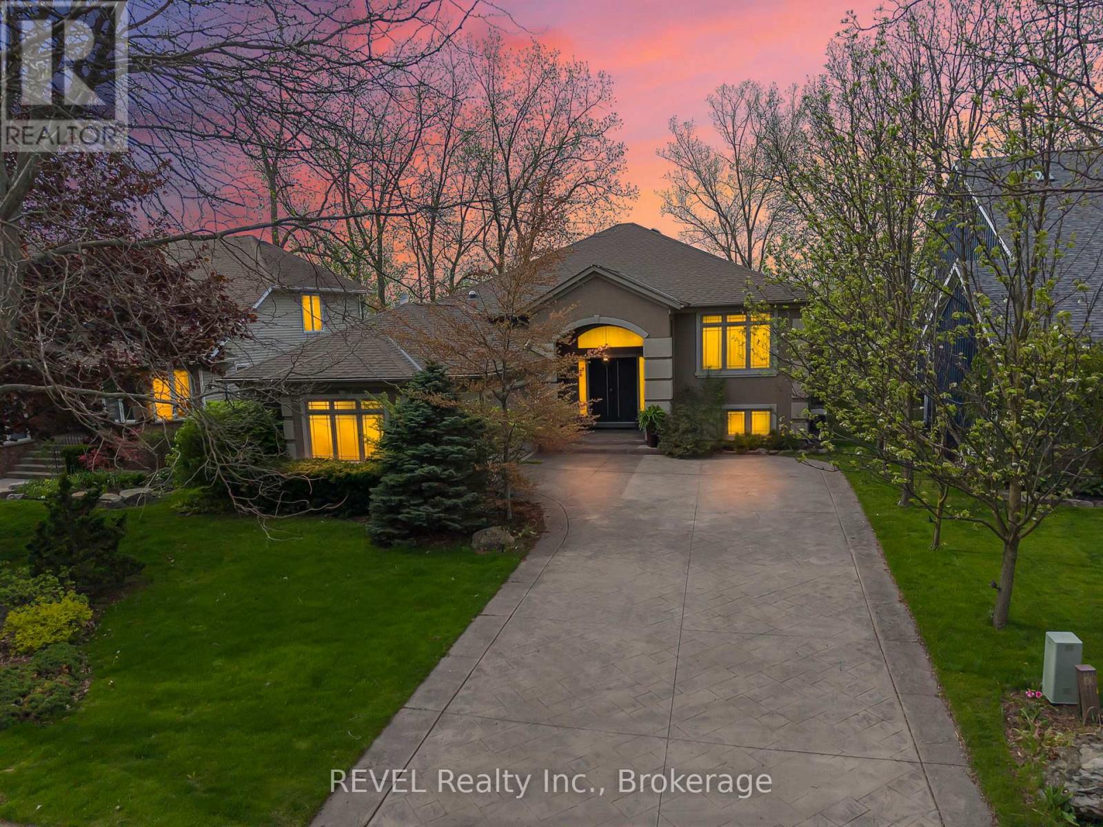 661 CLARENCE STREET - 1