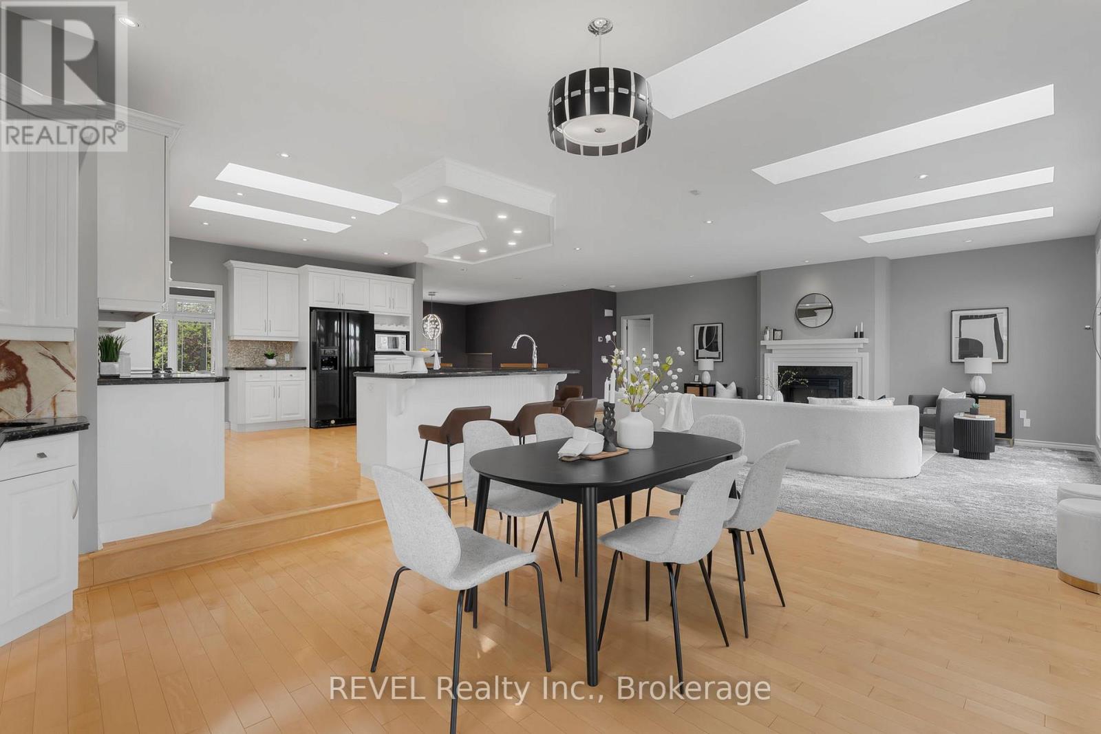 661 CLARENCE STREET - 14