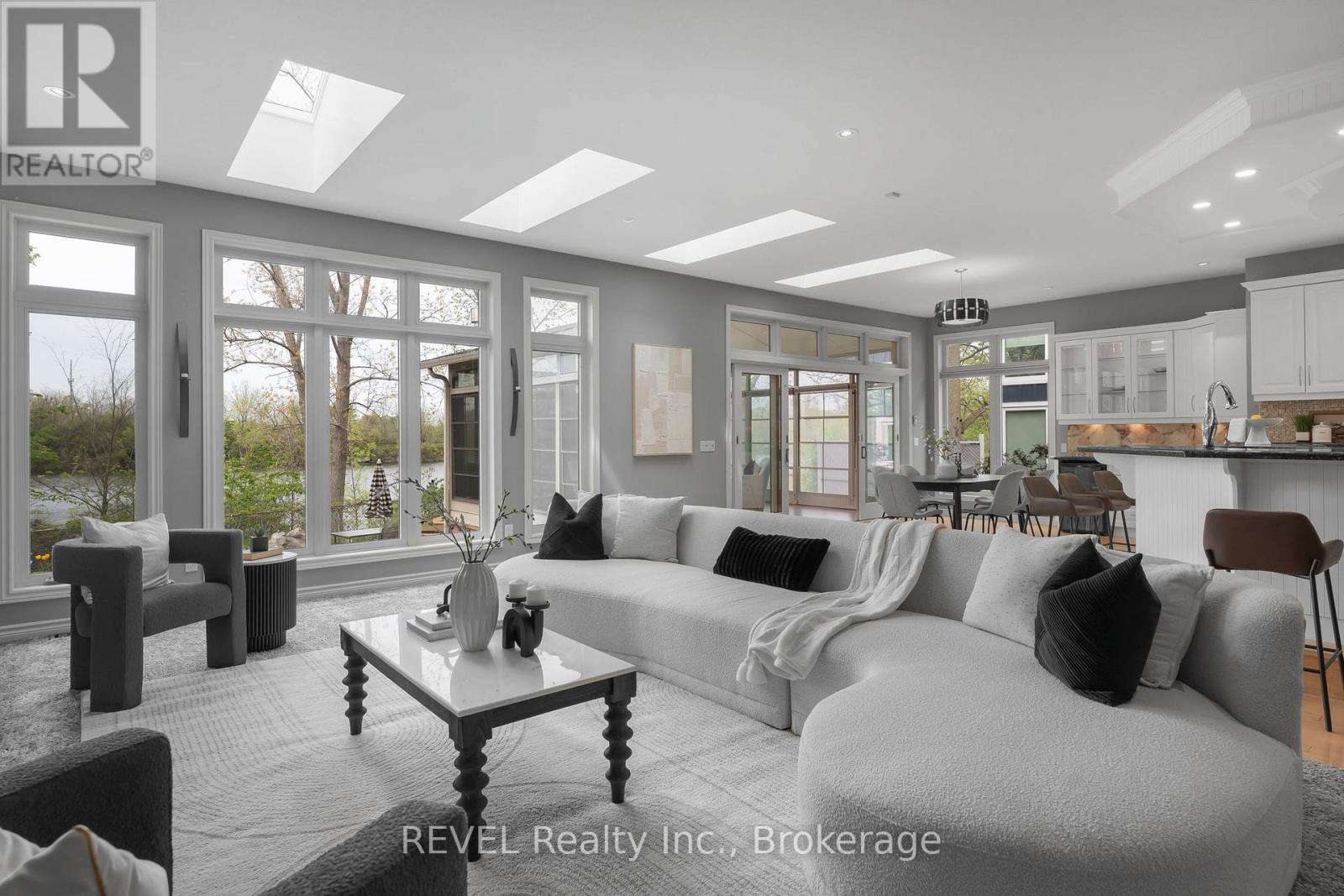 661 CLARENCE STREET - 17