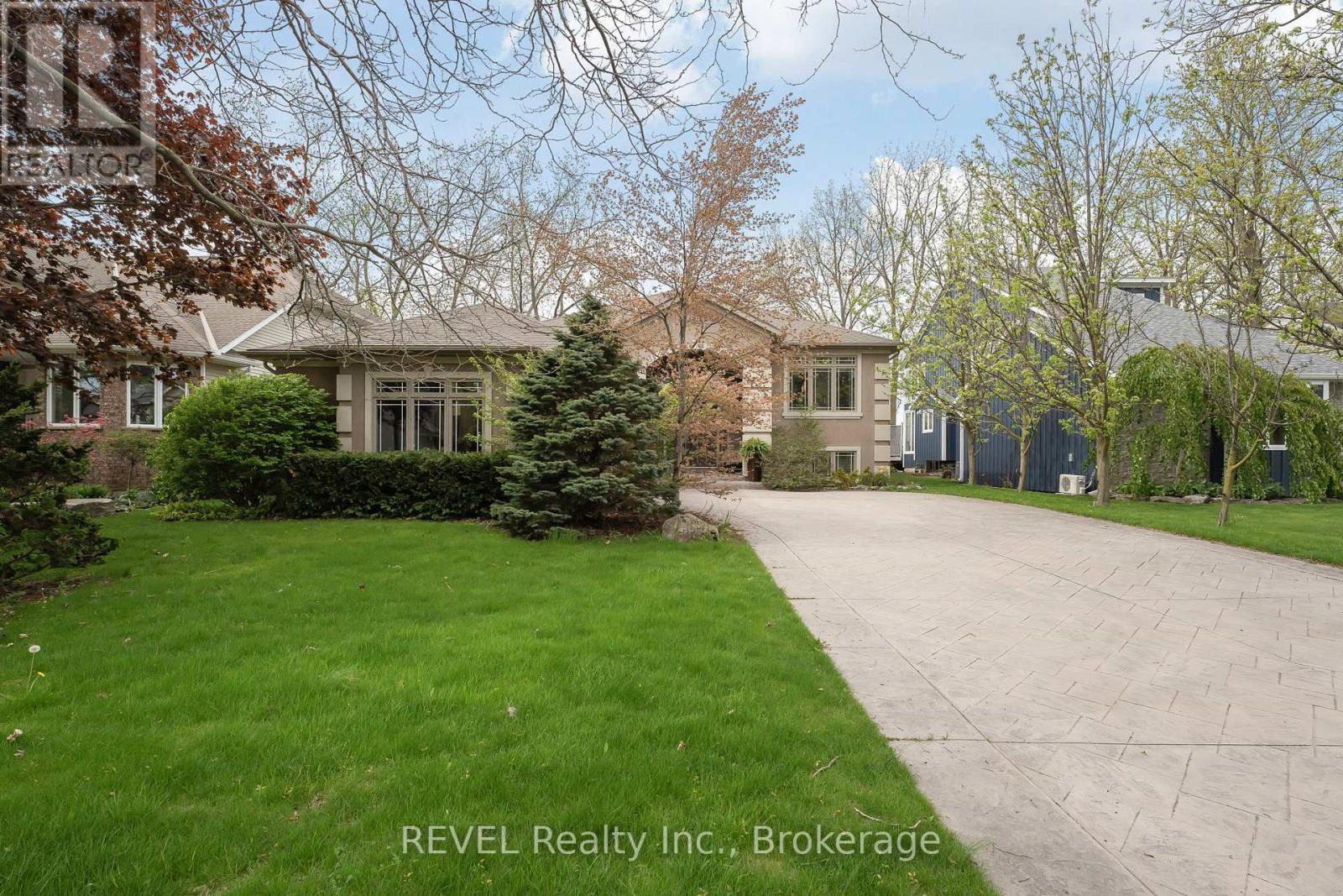 661 CLARENCE STREET - 2