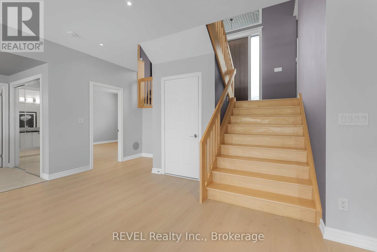 661 CLARENCE STREET - 29