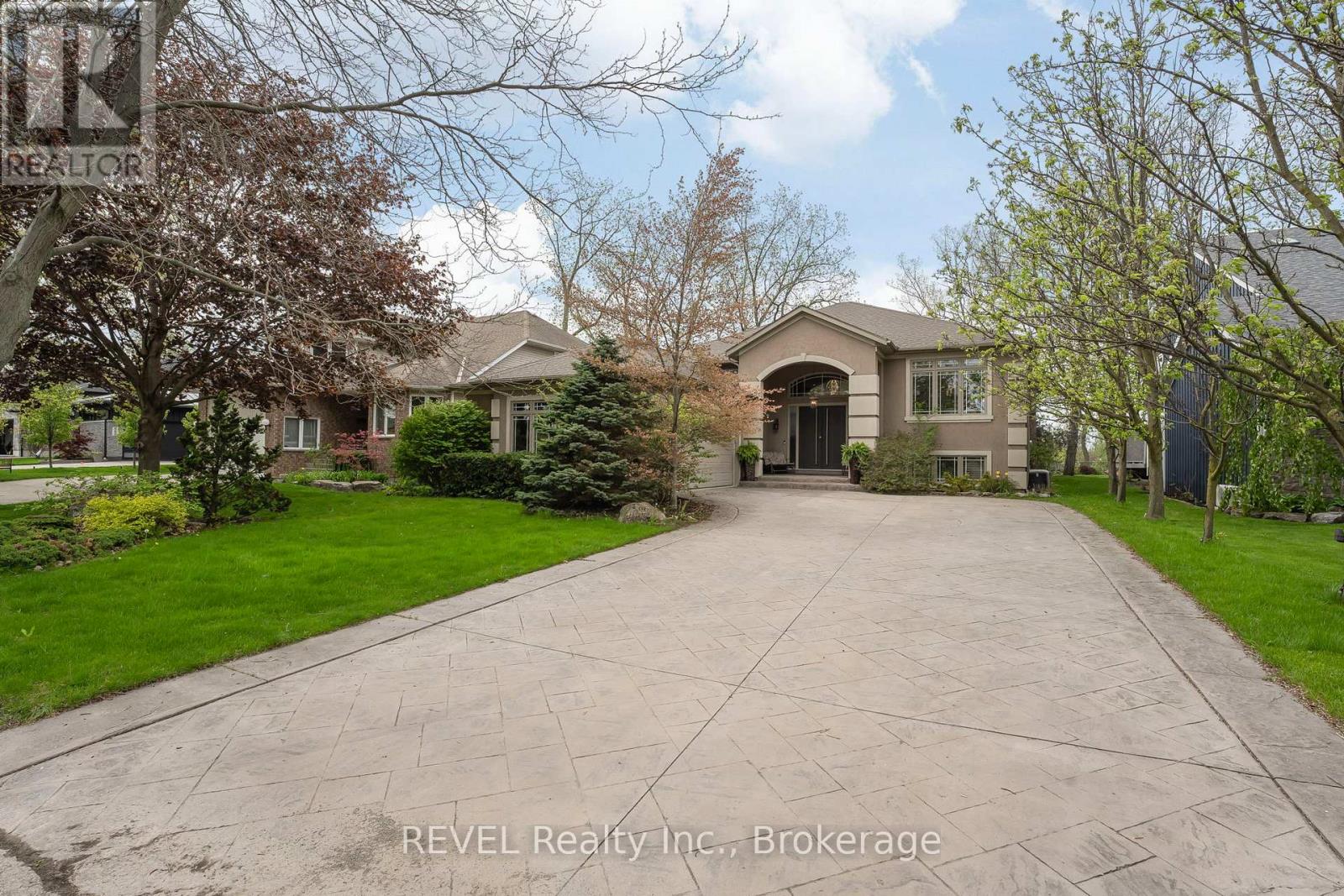 661 CLARENCE STREET - 3