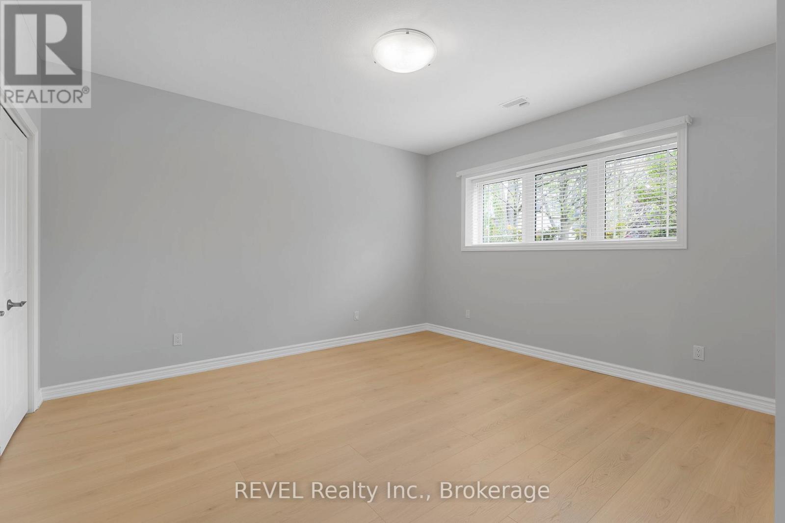 661 CLARENCE STREET - 36