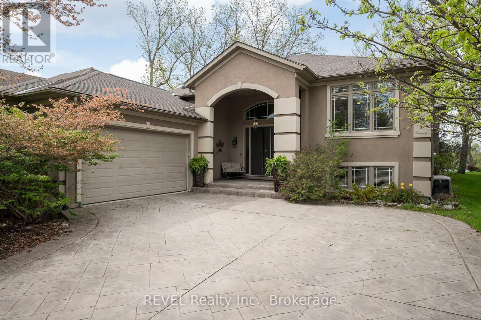 661 CLARENCE STREET - 4