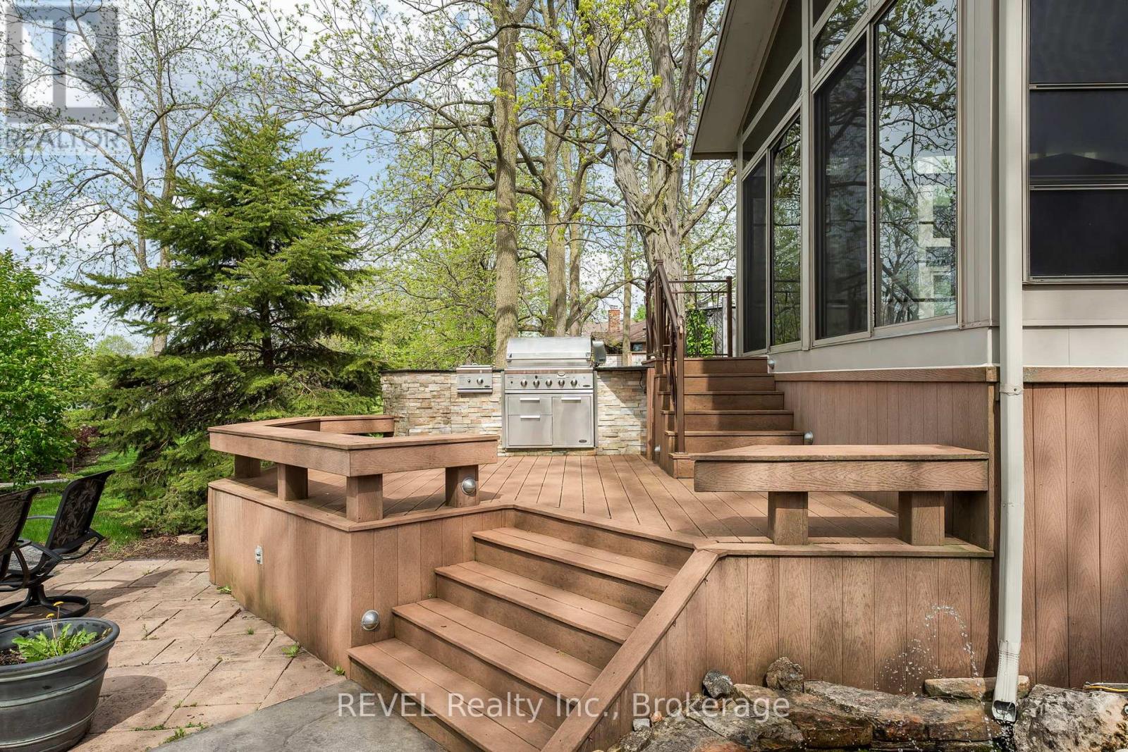 661 CLARENCE STREET - 41