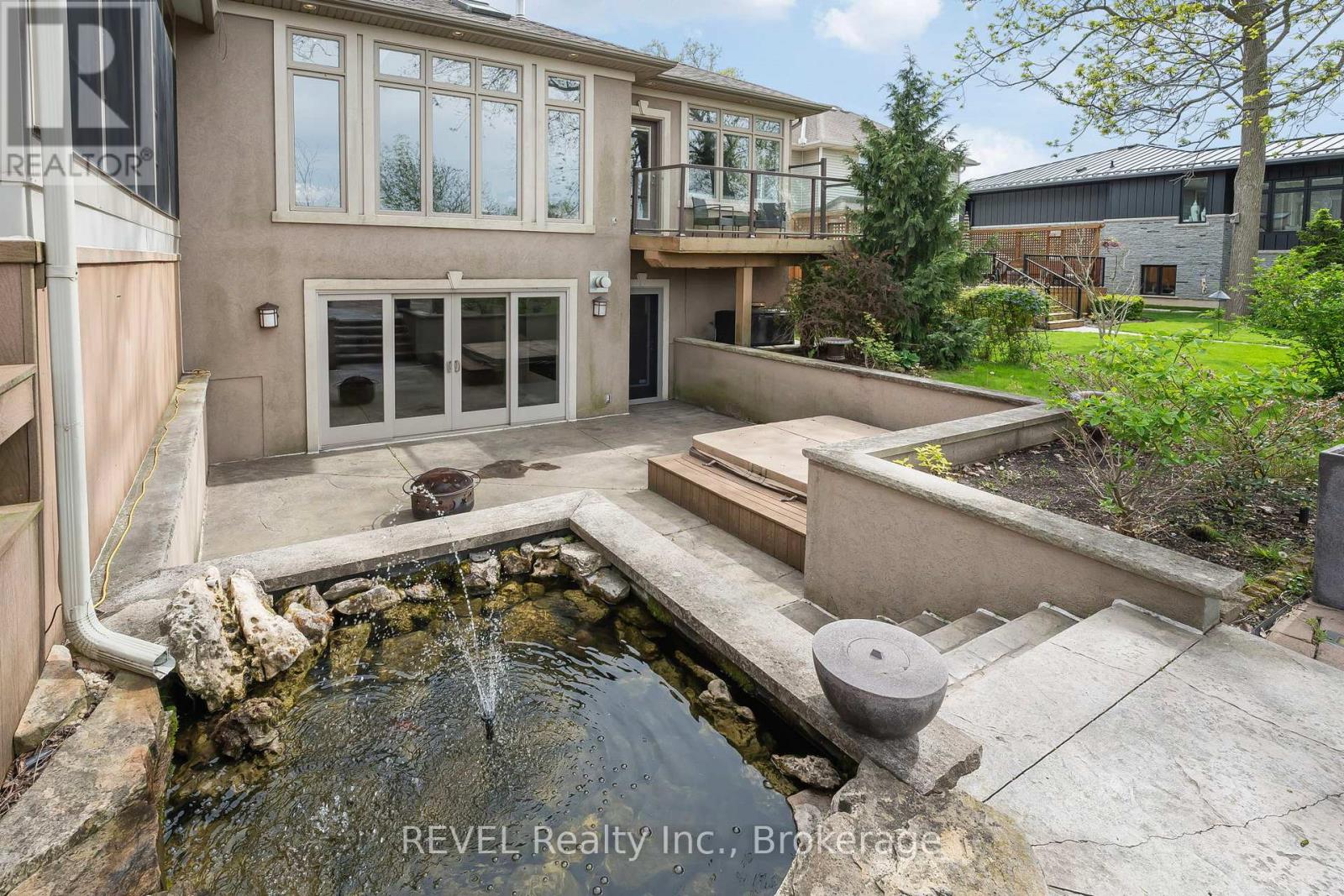 661 CLARENCE STREET - 43