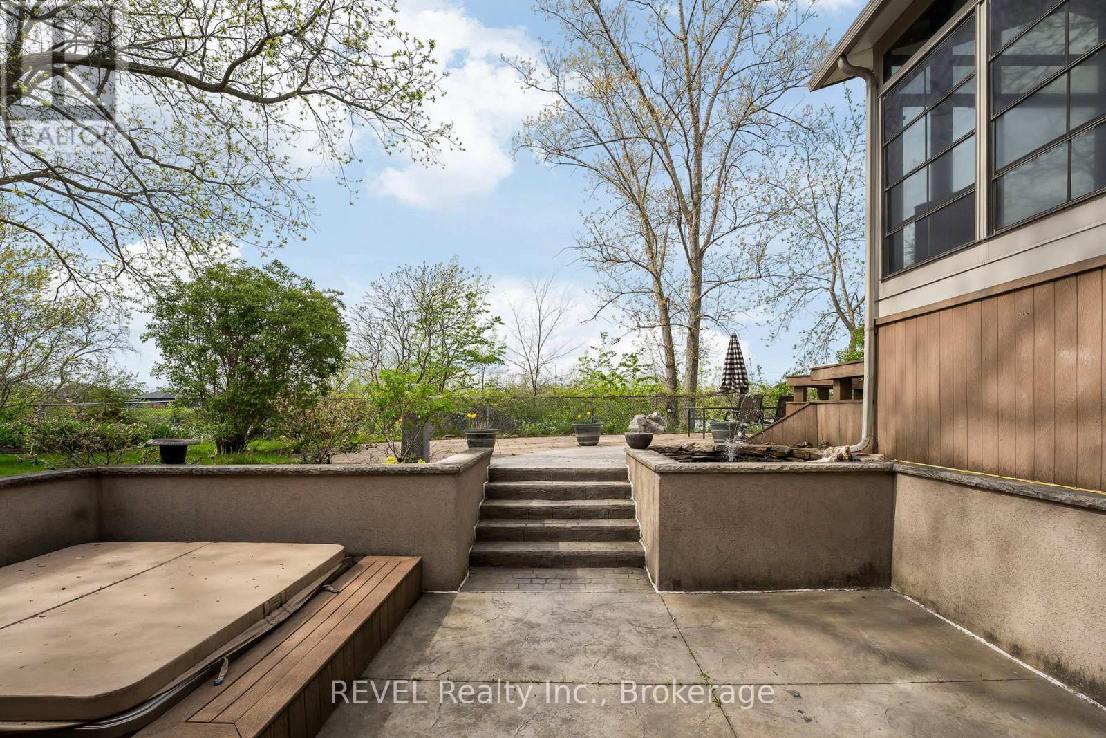 661 CLARENCE STREET - 44