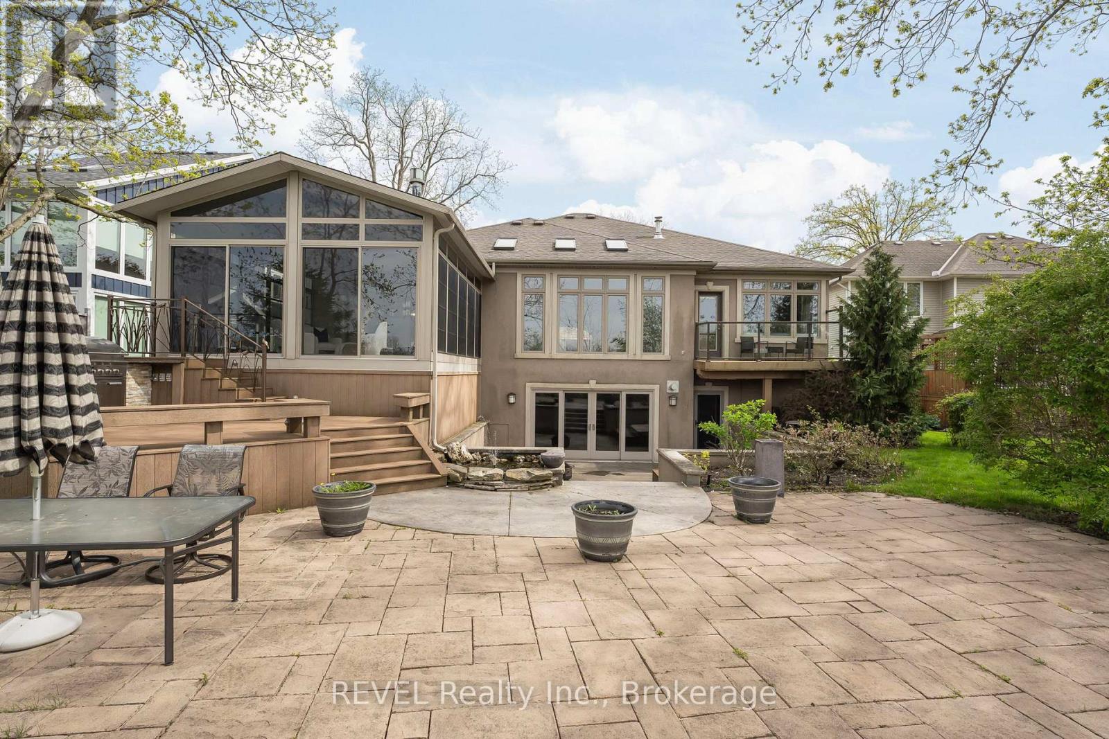 661 CLARENCE STREET - 45