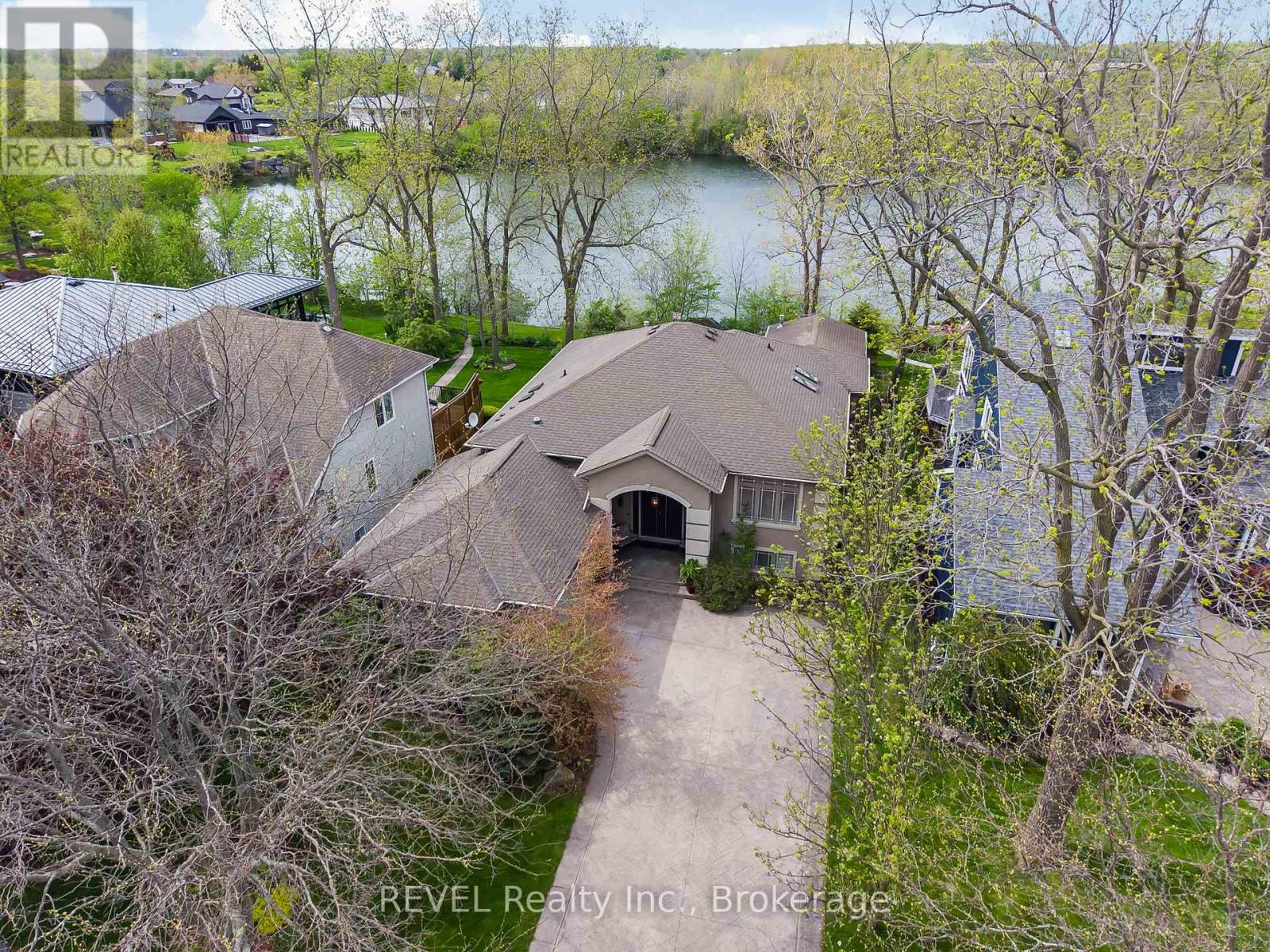 661 CLARENCE STREET - 46