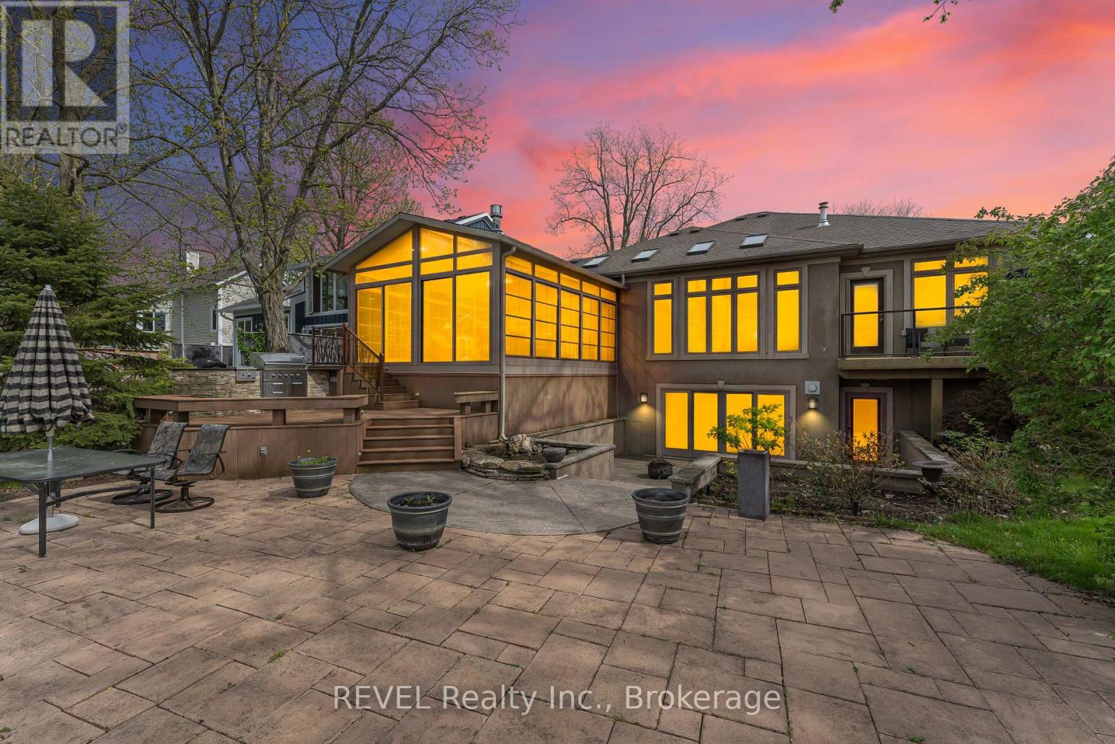 661 CLARENCE STREET - 49