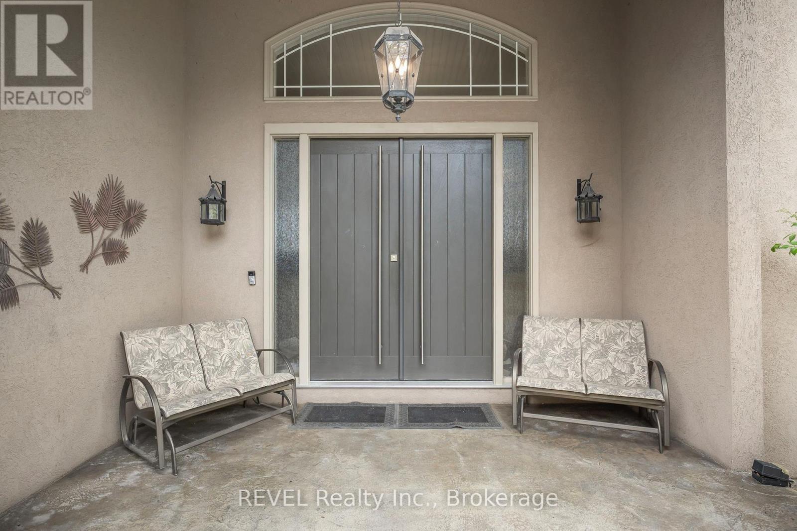 661 CLARENCE STREET - 5