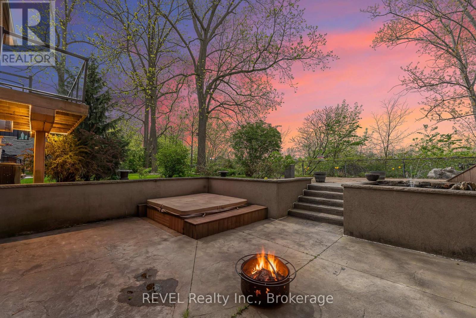 661 CLARENCE STREET - 50