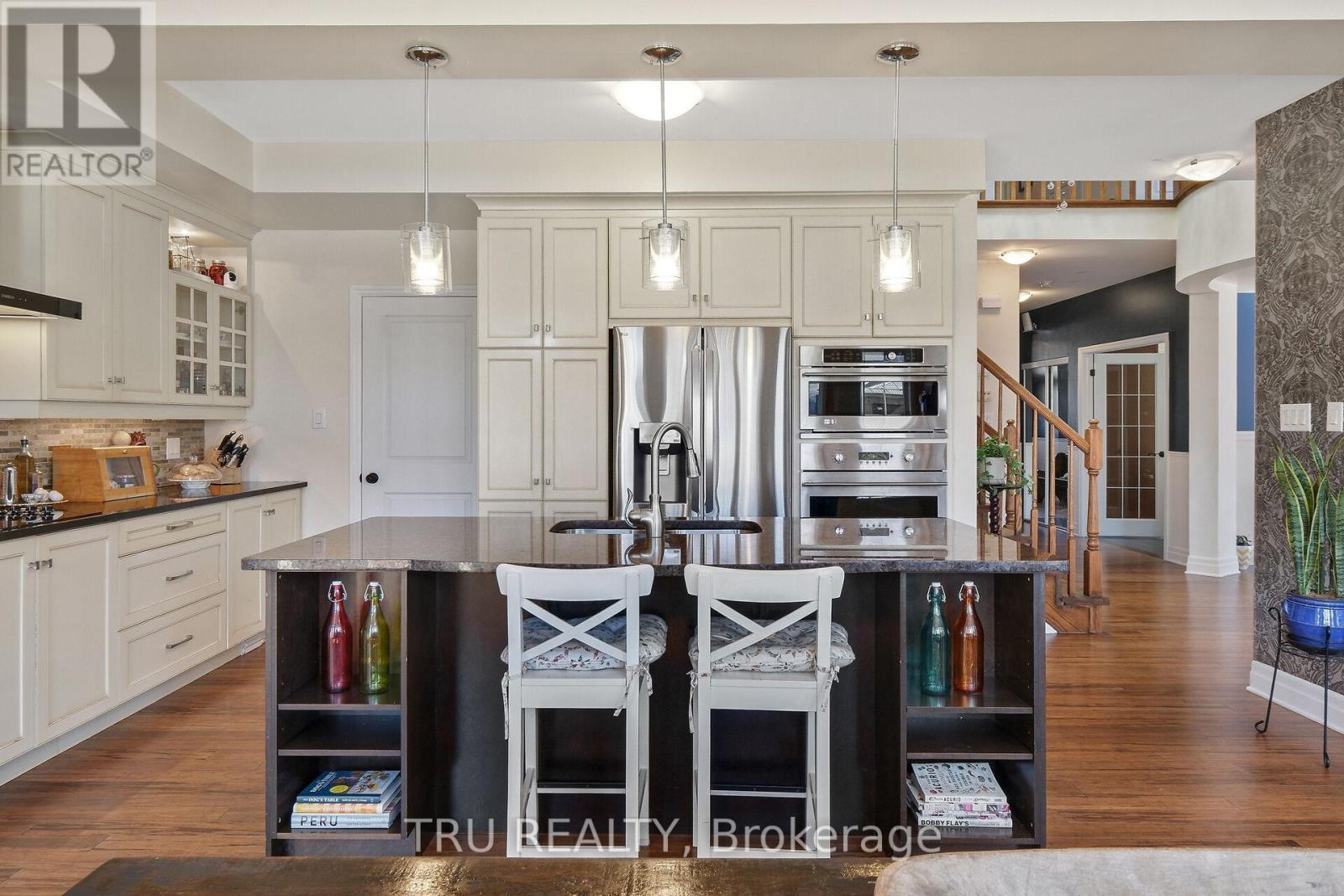 380 BLACKLEAF DRIVE - 17