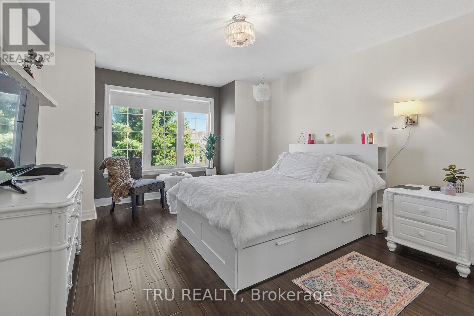 380 BLACKLEAF DRIVE - 27