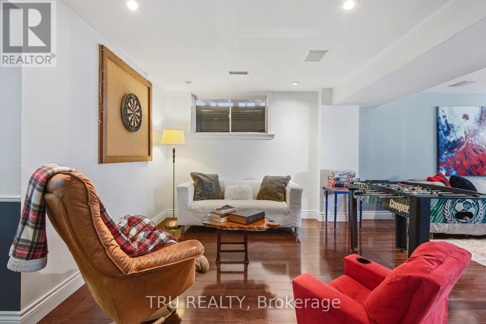 380 BLACKLEAF DRIVE - 39