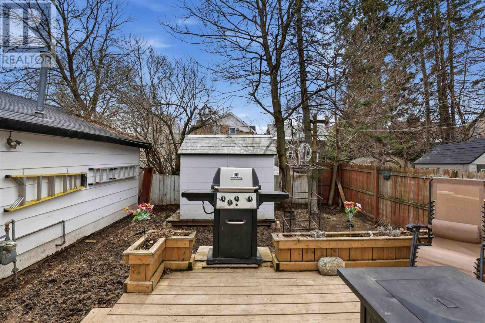 49 Hawthorne AVE - 29