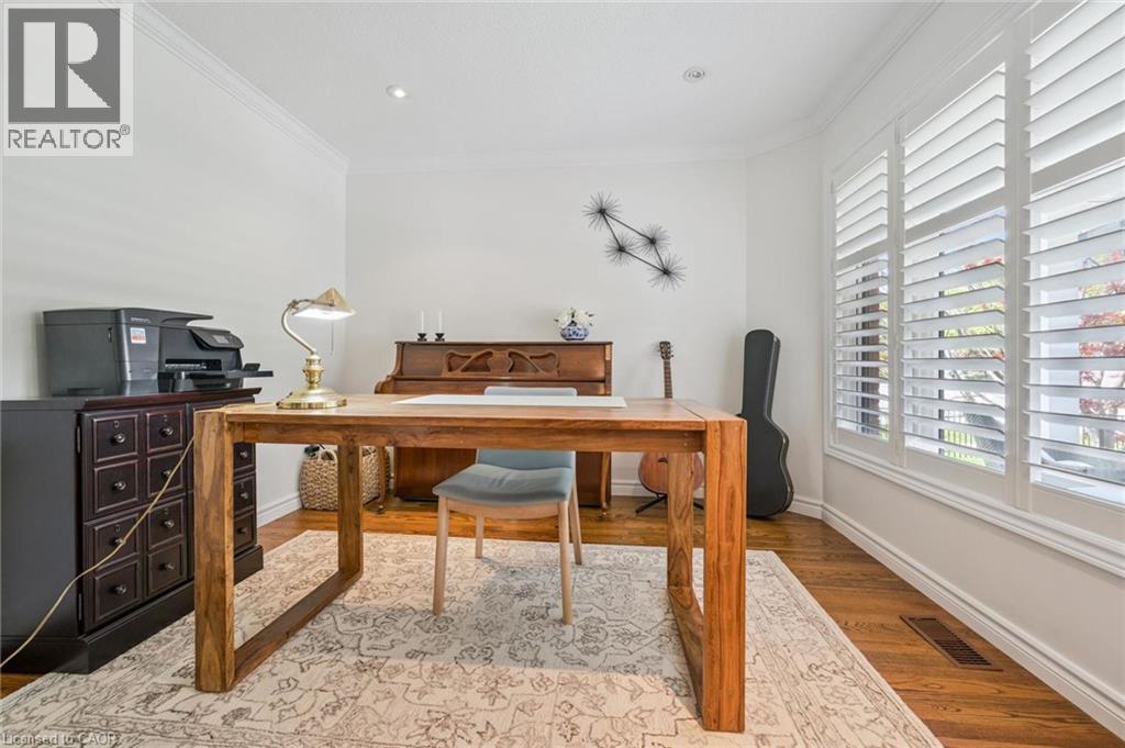 2124 KEVIN Crescent - 17