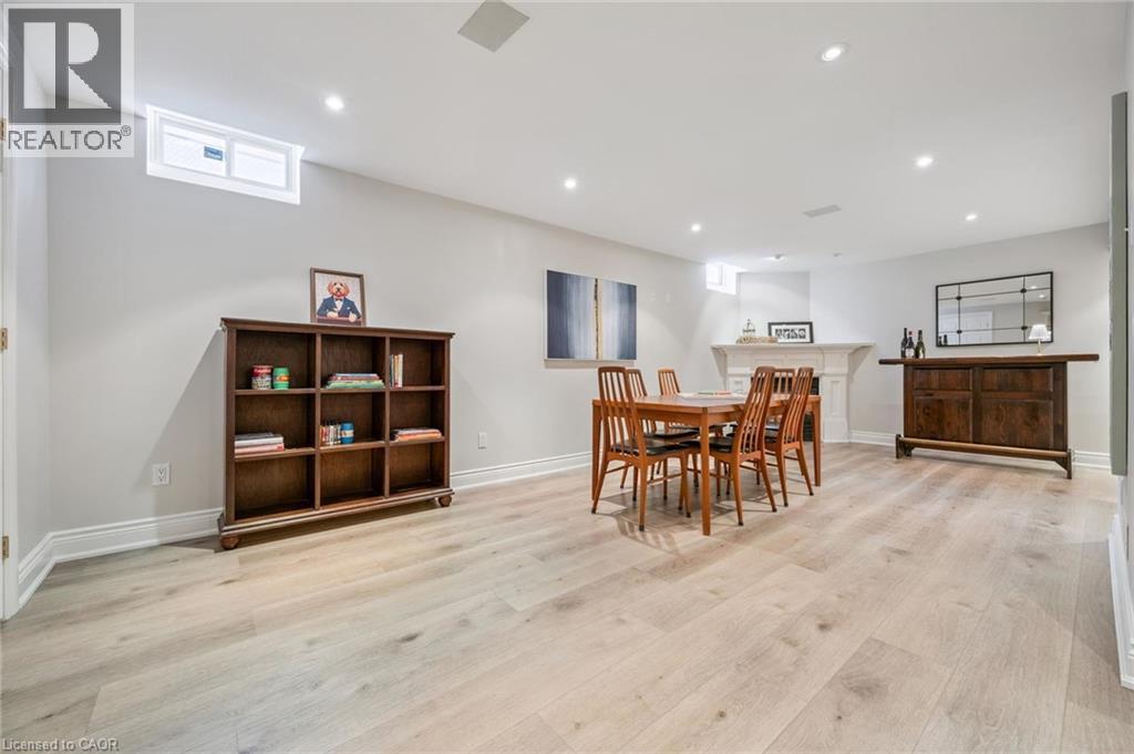 2124 KEVIN Crescent - 33