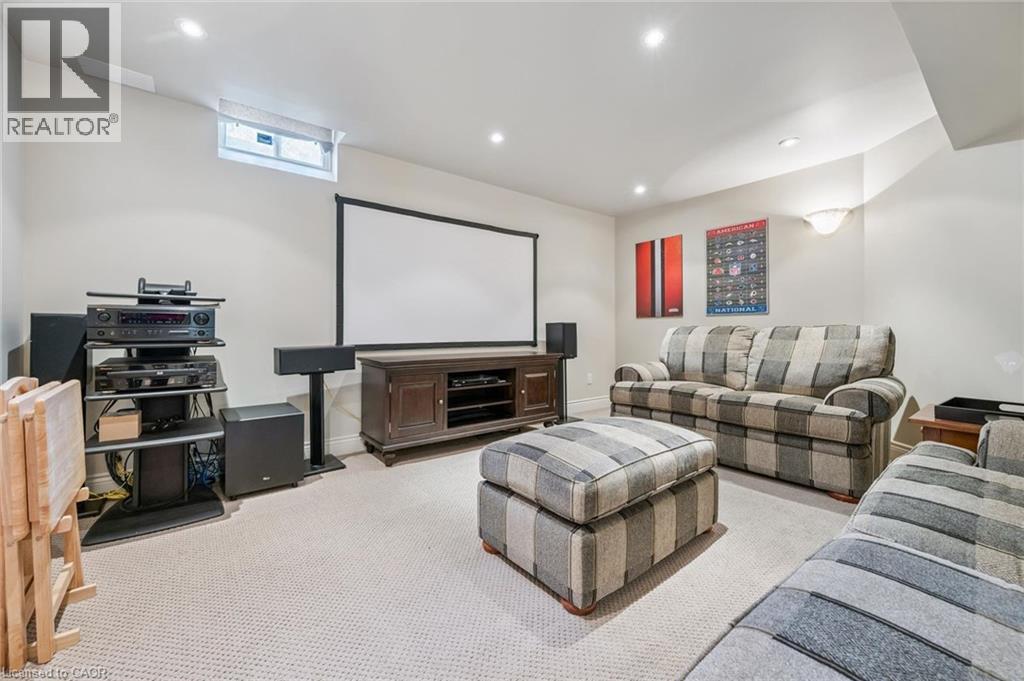 2124 KEVIN Crescent - 35