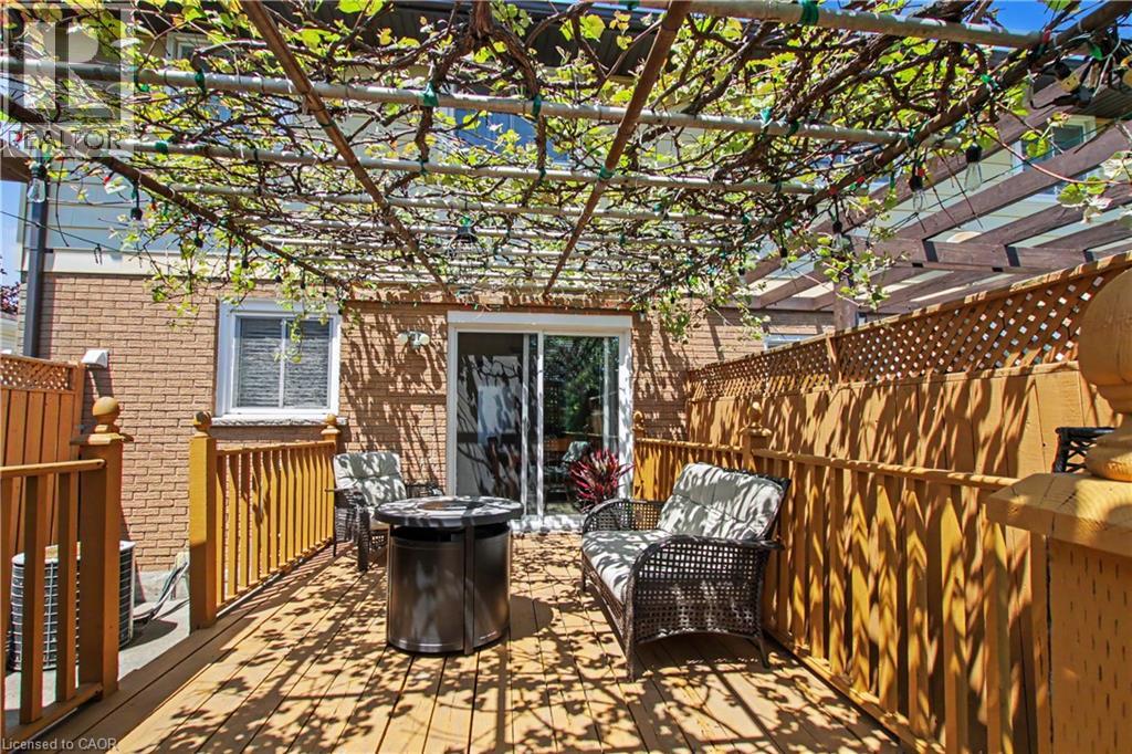 203 MOFFAT Drive - 21