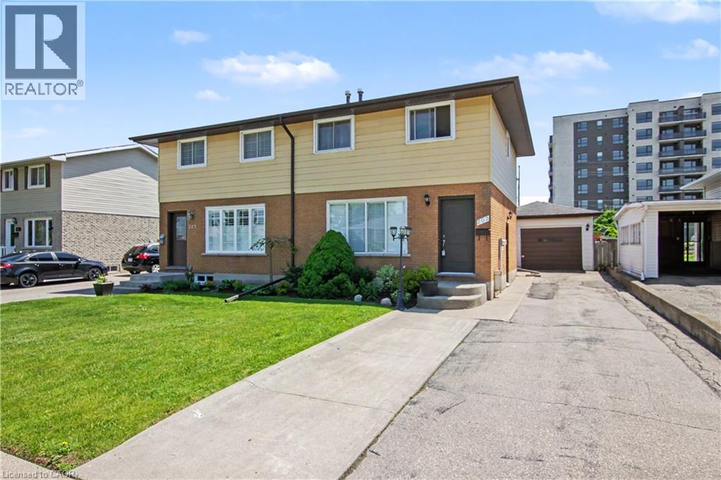 203 MOFFAT Drive - Image 3