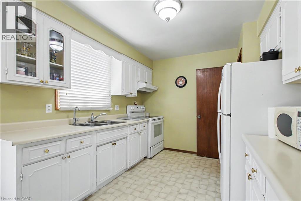 203 MOFFAT Drive - 9