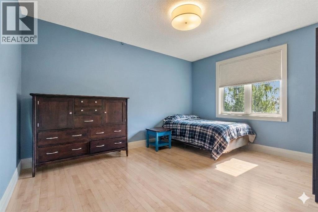 627 27 Avenue NE - 28