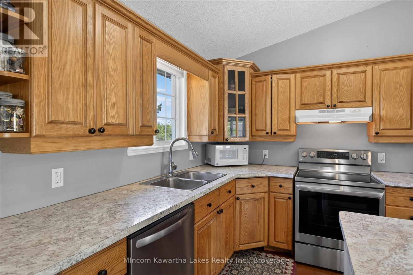 46 LAWRENCE STREET N - 13