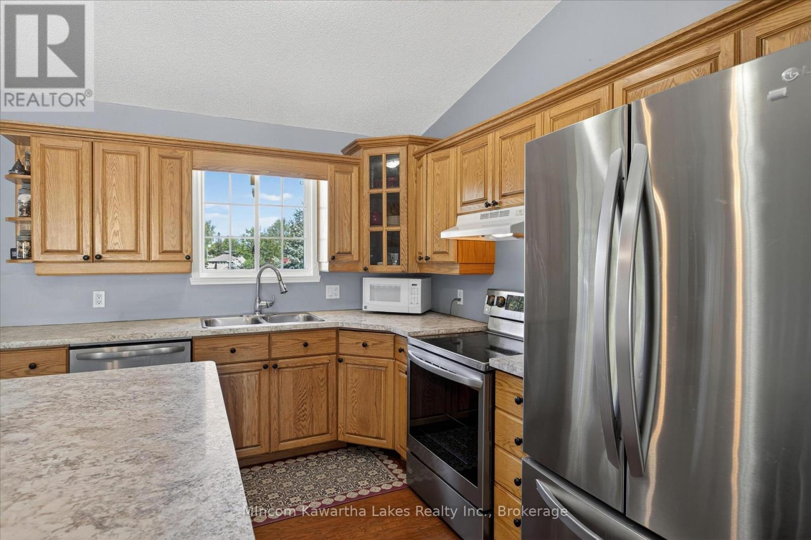 46 LAWRENCE STREET N - 15