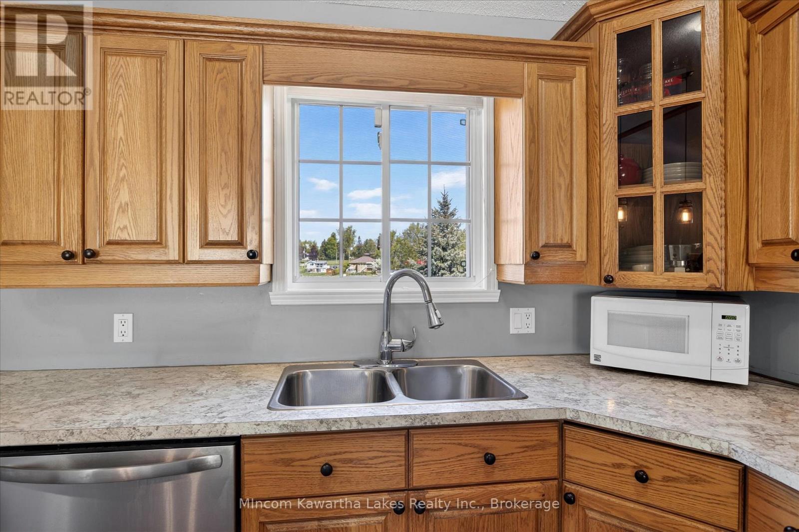 46 LAWRENCE STREET N - 16