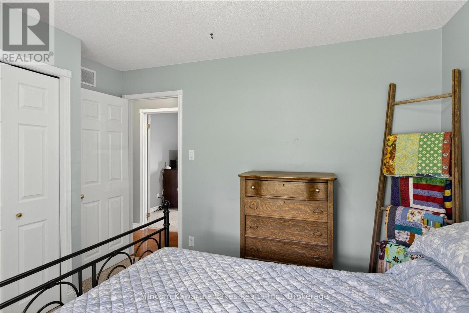46 LAWRENCE STREET N - 23