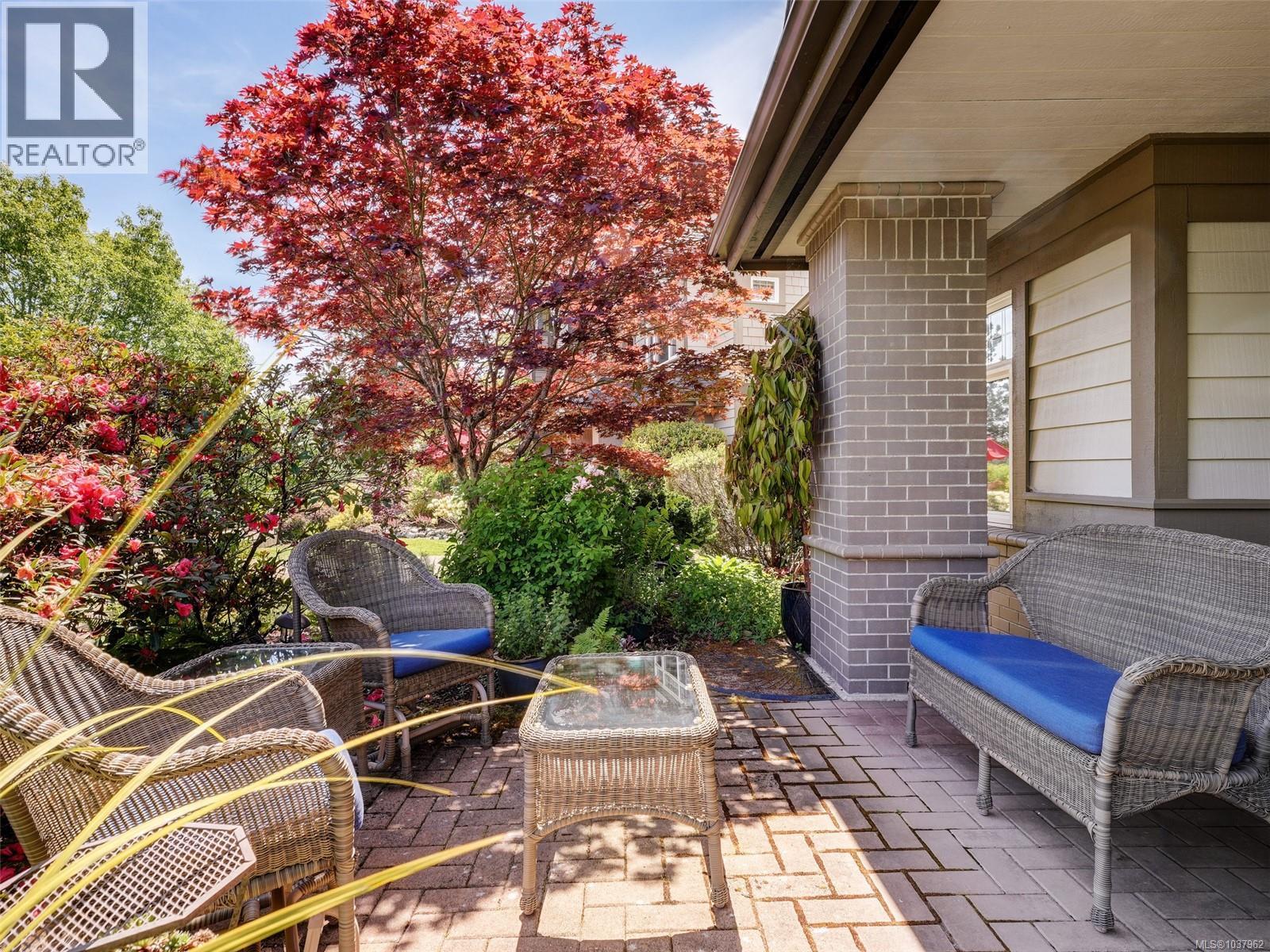 113 4490 Chatterton Way, Saanich