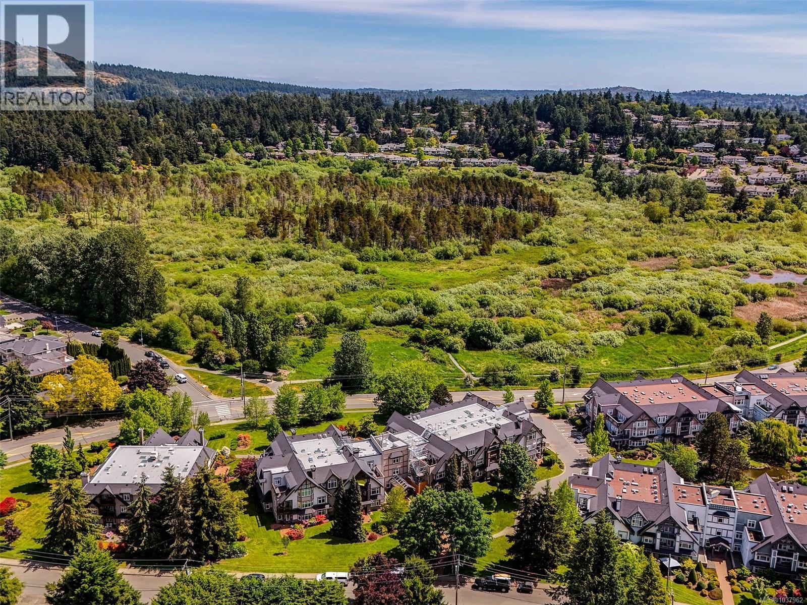 113 4490 Chatterton Way, Saanich