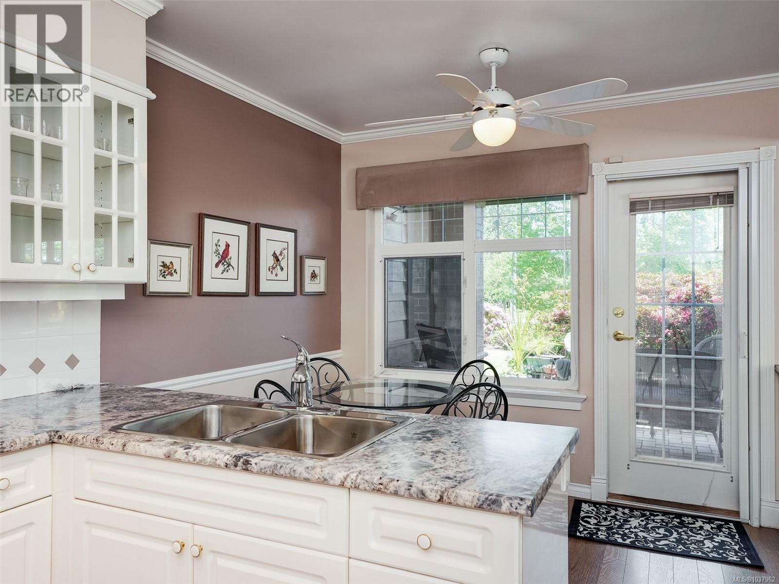 113 4490 Chatterton Way, Saanich