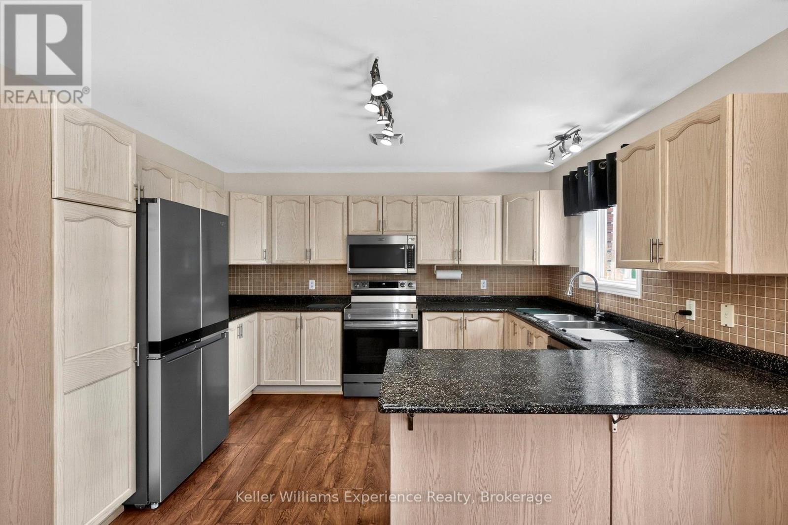 4 BYRNES CRESCENT - 5