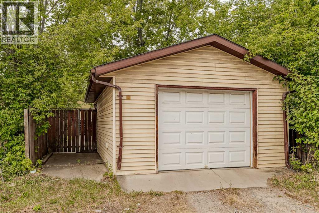 2240A 43 Street SE - 30