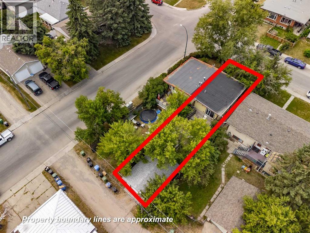 2240A 43 Street SE - 35