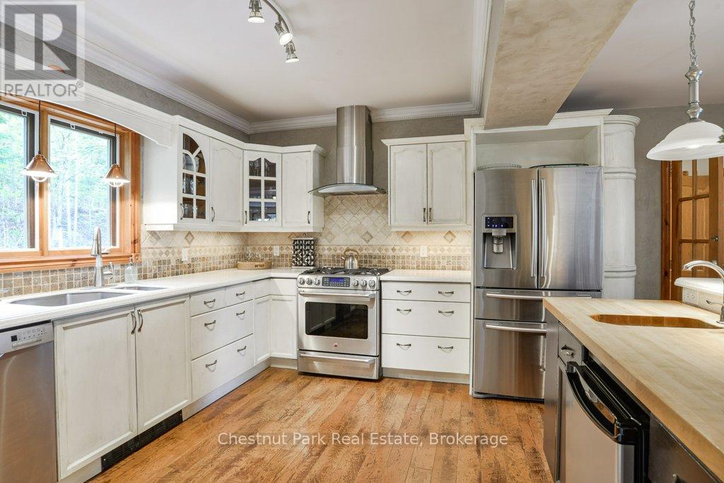 294 NORTH DRIVE - 11