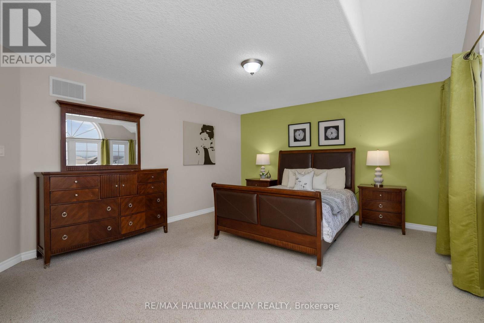 77 SOVEREIGN'S GATE - 32